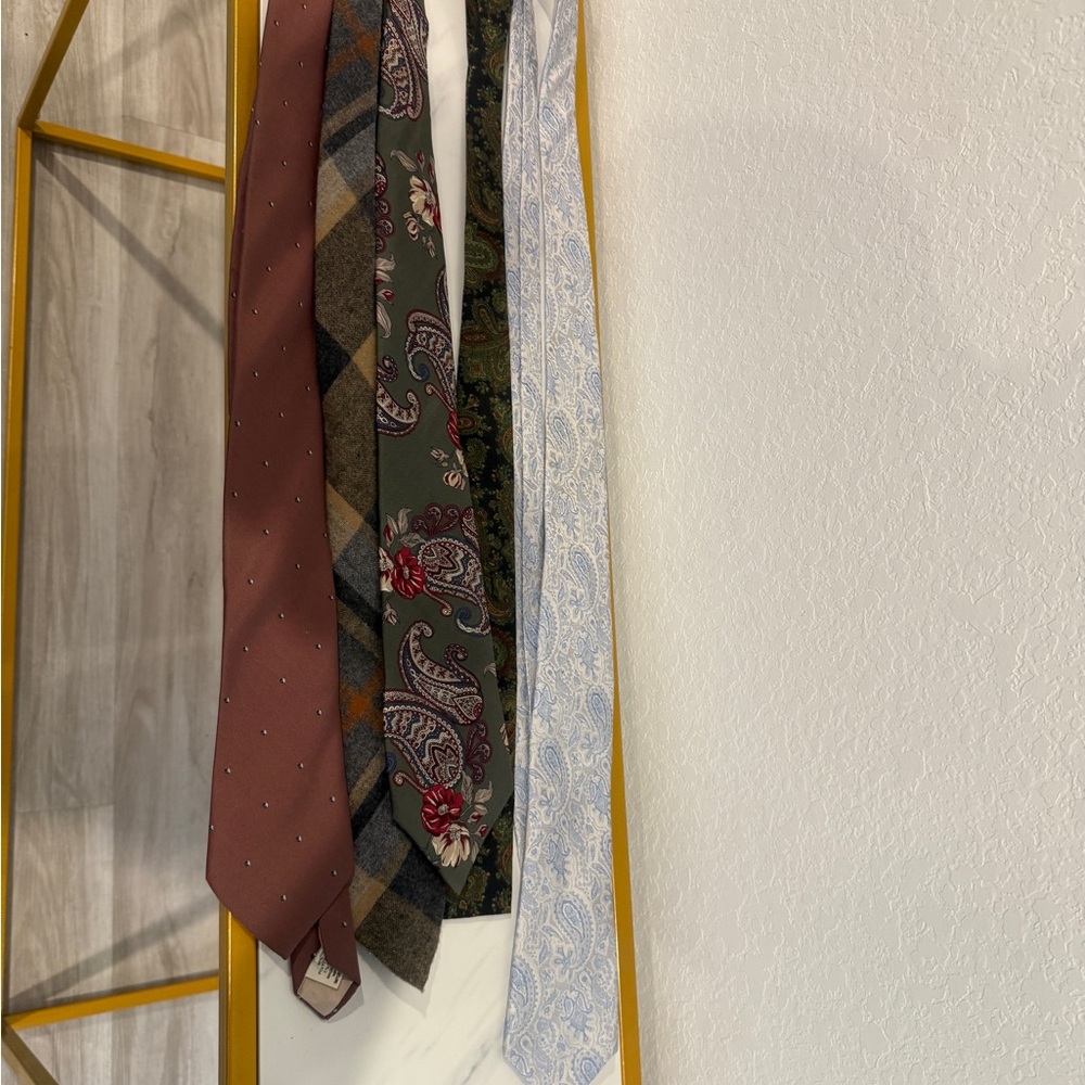 5 Assorted Patterned‎ Ties - Picture 4 of 5